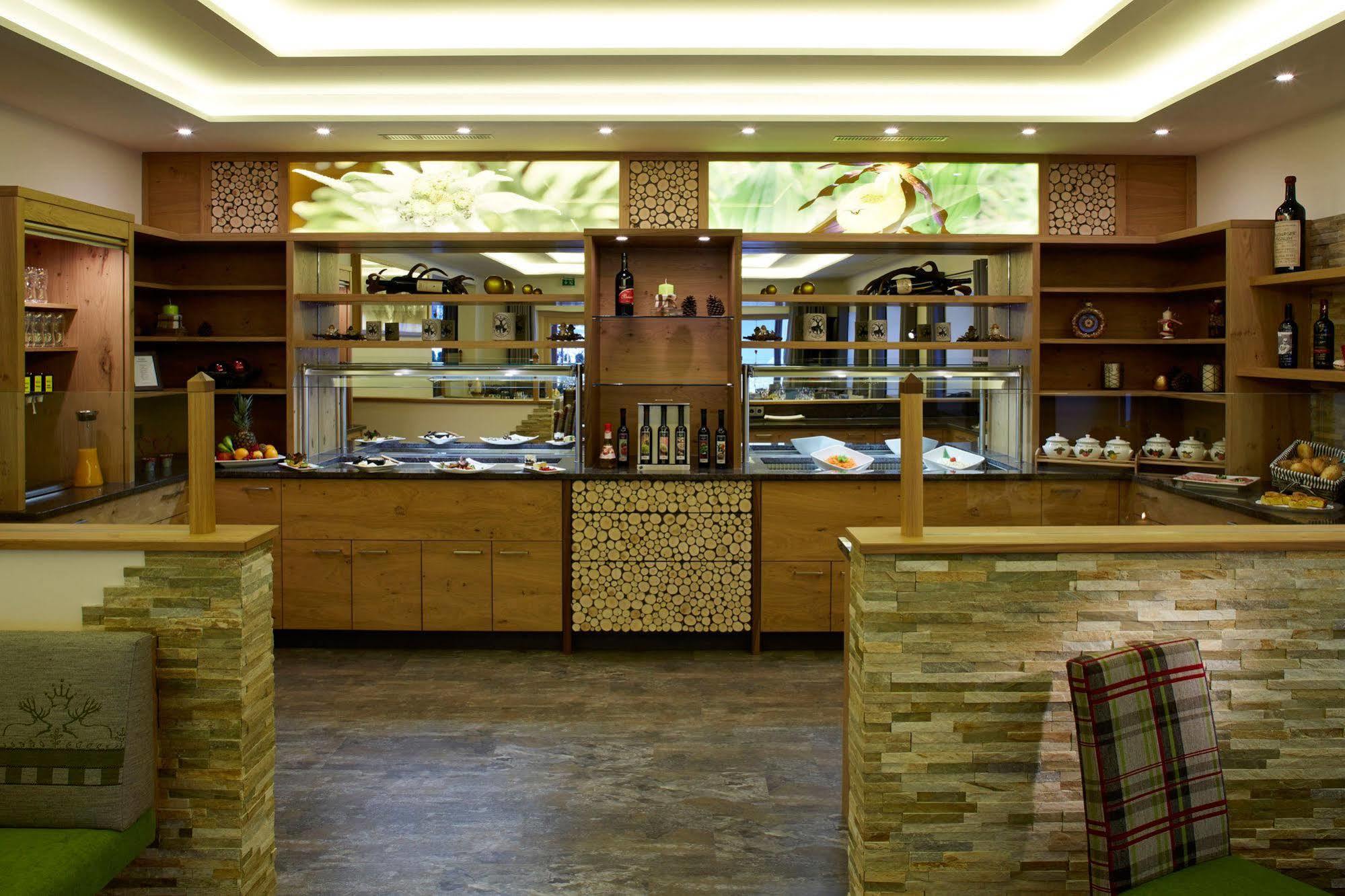 Wohlfuehlhotel Berg Heil Holzgau Ngoại thất bức ảnh