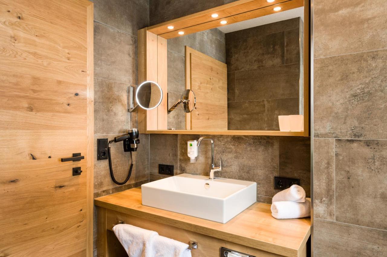 Wohlfuehlhotel Berg Heil Holzgau Ngoại thất bức ảnh